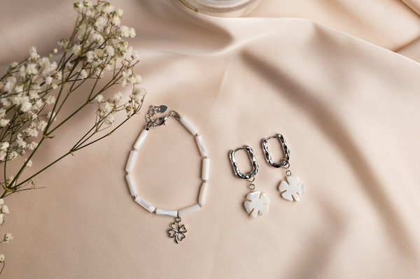 Quelles croisières offrent des ateliers de fabrication de bijoux en perles de culture?